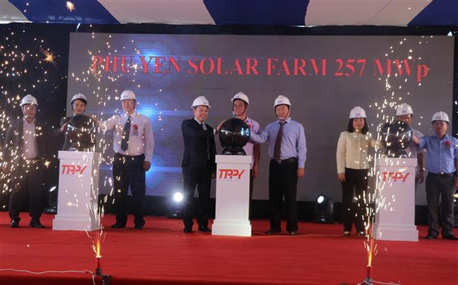 设在富安省的中部最大太阳能发电厂落成 ảnh 1