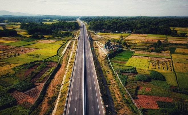 诸多外国投资商对越南北南高速公路项目感兴趣 ảnh 1 诸多外国投资商对越南北南高速公路项目感兴趣 ảnh 1