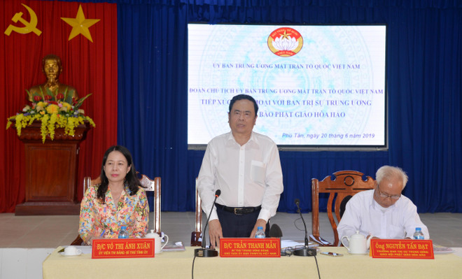 越南祖国阵线中央委员会主席陈青敏与和好教教徒对话 ảnh 2 越南祖国阵线中央委员会主席陈青敏与和好教教徒对话 ảnh 2