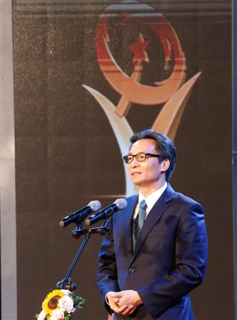 政府副总理武德儋出席2018年越南国家质量奖暨亚太国际质量奖颁奖仪式 ảnh 2 政府副总理武德儋出席2018年越南国家质量奖暨亚太国际质量奖颁奖仪式 ảnh 2