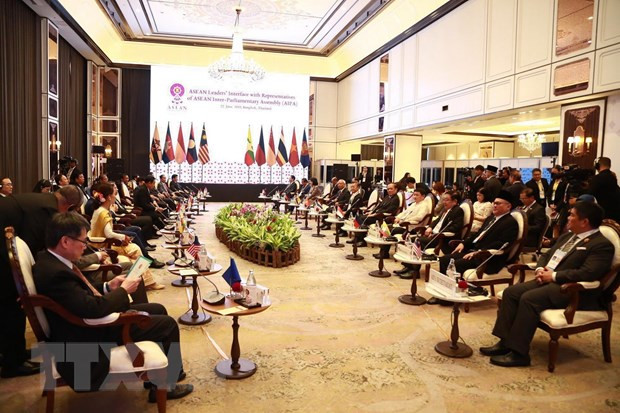 东盟高层领导会见ASEAN-AIPA、ASEAN Youth 和 ASEAN-BAC代表 ảnh 3 东盟高层领导会见ASEAN-AIPA、ASEAN Youth 和 ASEAN-BAC代表 ảnh 3