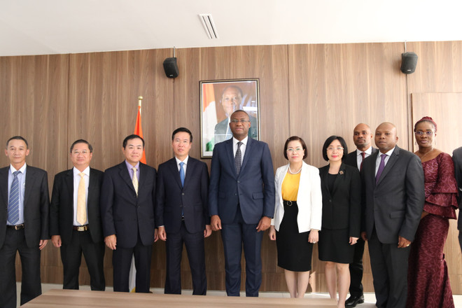 越共中央宣教部部长武文赏会见科特迪瓦总理和国家勋位委员会主席 ảnh 3 越共中央宣教部部长武文赏会见科特迪瓦总理和国家勋位委员会主席 ảnh 3