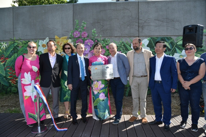 越南画家在法国制作的壁画落成 ảnh 2 越南画家在法国制作的壁画落成 ảnh 2