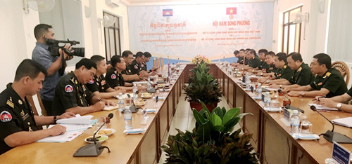 越柬两国军队工兵司令部加强务实合作 ảnh 2 越柬两国军队工兵司令部加强务实合作 ảnh 2