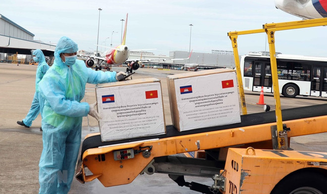 新冠肺炎疫情:胡志明市接受柬埔寨政府和人民捐赠的防疫物资 ảnh 1 新冠肺炎疫情:胡志明市接受柬埔寨政府和人民捐赠的防疫物资 ảnh 1