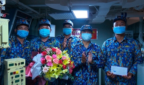 越南人民海军代表团首次参加国际军事比赛:在国际赛场上锤炼本领 ảnh 8 越南人民海军代表团首次参加国际军事比赛:在国际赛场上锤炼本领 ảnh 8