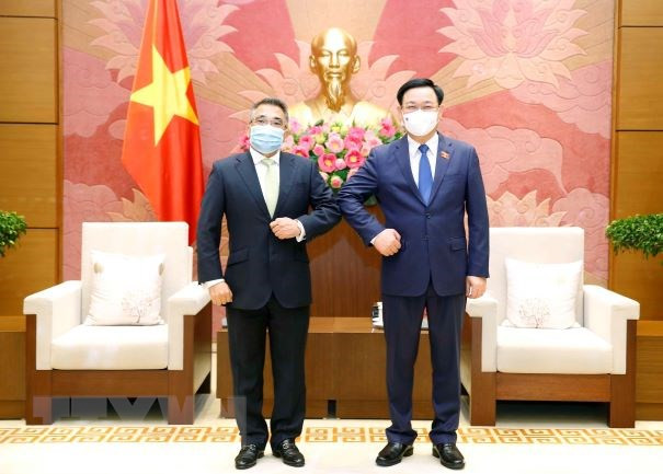 越南国会主席王廷惠会见菲律宾驻越大使梅纳多 ảnh 1 越南国会主席王廷惠会见菲律宾驻越大使梅纳多 ảnh 1