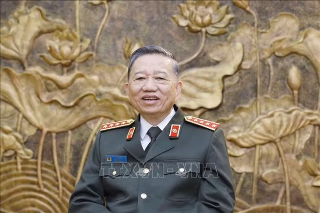 苏林大将:着力弘扬英雄传统精神 出色完成各项工作任务 ảnh 2 苏林大将:着力弘扬英雄传统精神 出色完成各项工作任务 ảnh 2