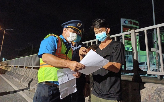 新冠肺炎疫情:今日起开通水上“绿色通道” 将生活必需品运送到胡志明市 ảnh 1 新冠肺炎疫情:今日起开通水上“绿色通道” 将生活必需品运送到胡志明市 ảnh 1