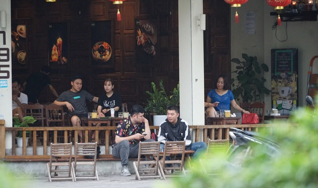 新冠肺炎疫情：河内市自7月13日停止所有非必要服务经营活动 ảnh 1