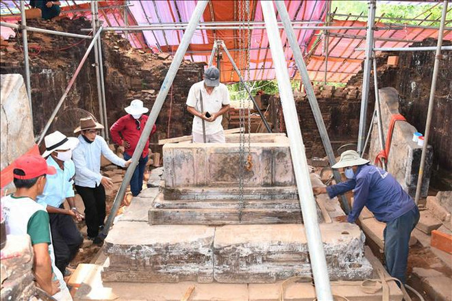 努力在雨季前完成占婆建筑艺术杰作——A塔群修缮工作 ảnh 2 努力在雨季前完成占婆建筑艺术杰作——A塔群修缮工作 ảnh 2