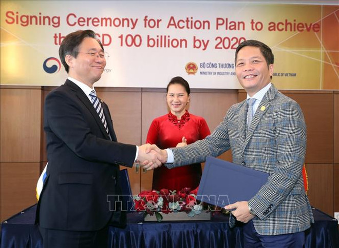 越南与韩国签署谅解备忘录 力争2020年实现双边贸易额达1000亿美元目标 ảnh 2