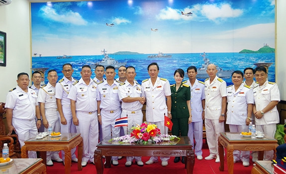 泰国皇家海军代表团访问越南海军第五军区司令部 ảnh 1 泰国皇家海军代表团访问越南海军第五军区司令部 ảnh 1