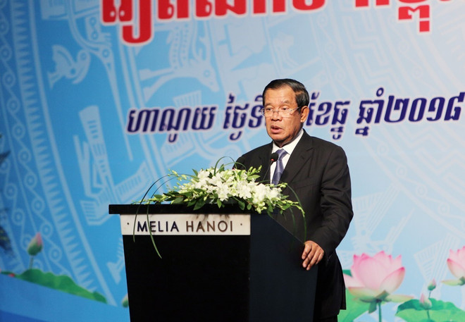 政府总理阮春福与柬埔寨首相洪森出席越柬商业论坛 ảnh 3