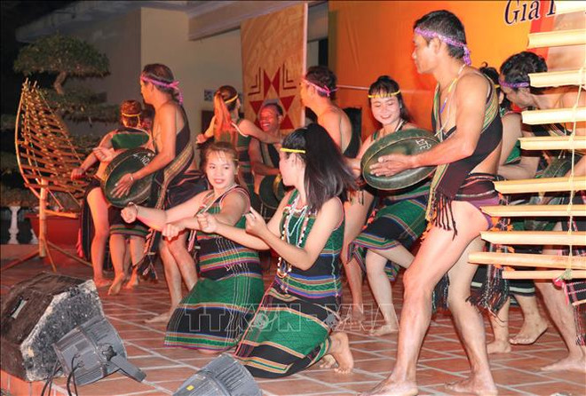 2018年西原锣钲文化节:精彩的民间文化演出 ảnh 2 2018年西原锣钲文化节:精彩的民间文化演出 ảnh 2