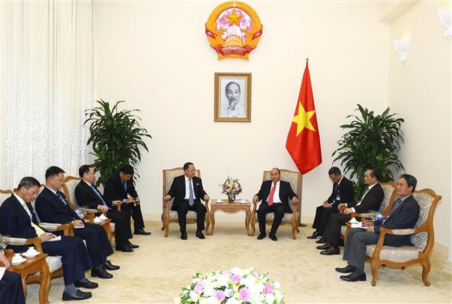越南政府总理阮春福会见朝鲜外交部长李勇浩 ảnh 2