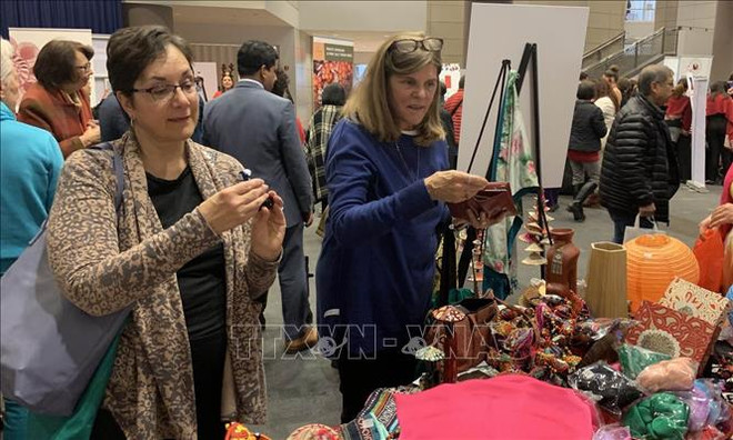 越南驻美国大使馆向国际友人推介越南文化 ảnh 2 越南驻美国大使馆向国际友人推介越南文化 ảnh 2