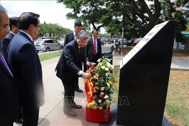 越共中央书记处常务书记陈国旺对安哥拉进行工作访问 ảnh 2