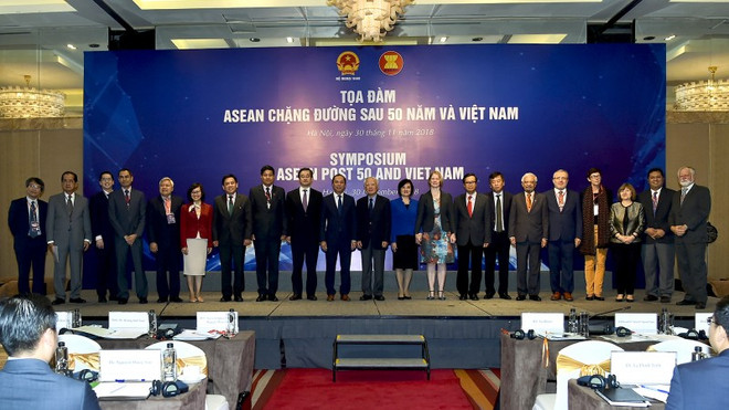 越南外交部举行“东盟50年历程与越南”座谈会 ảnh 2 越南外交部举行“东盟50年历程与越南”座谈会 ảnh 2