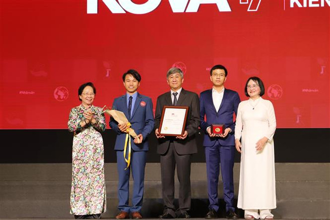 150个个人和集体荣获科瓦奖 ảnh 2 150个个人和集体荣获科瓦奖 ảnh 2