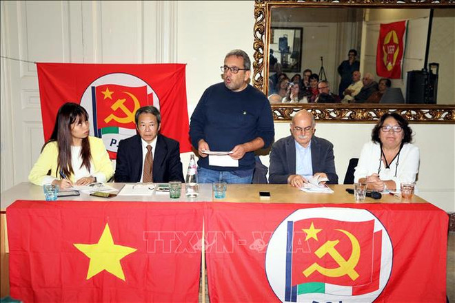 意大利共产党举行“胡志明主席遗嘱执行50周年”纪念活动 ảnh 1 意大利共产党举行“胡志明主席遗嘱执行50周年”纪念活动 ảnh 1