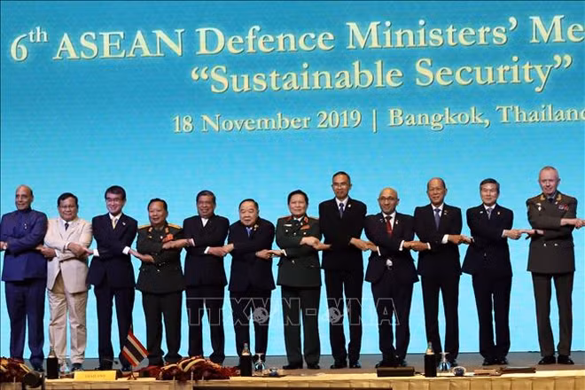 东盟防长扩大会议：尊重国际法保障地区和平稳定 ảnh 1