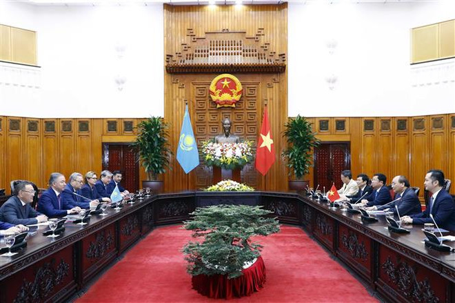 越南政府总理阮春福会见哈萨克斯坦下议院议长尼格马图林 ảnh 2 越南政府总理阮春福会见哈萨克斯坦下议院议长尼格马图林 ảnh 2