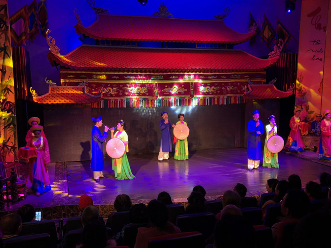 欣赏下龙市传统艺术表演活动 ảnh 1 欣赏下龙市传统艺术表演活动 ảnh 1