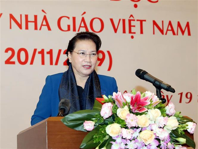 越南教师节:任职教育教学管理干部和教师的国会代表见面会 ảnh 2 越南教师节:任职教育教学管理干部和教师的国会代表见面会 ảnh 2