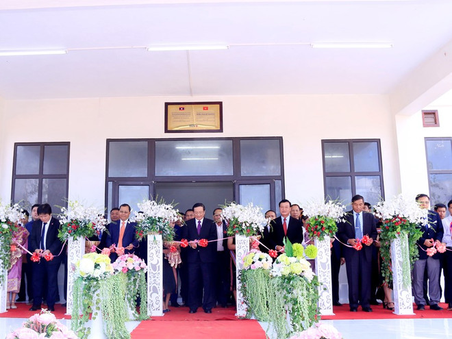 越南援建老挝色空省多征高中学校竣工移交 ảnh 2 越南援建老挝色空省多征高中学校竣工移交 ảnh 2