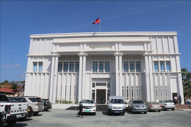 越南向柬埔寨磅士卑省图书馆赠送500套书籍 ảnh 2 越南向柬埔寨磅士卑省图书馆赠送500套书籍 ảnh 2