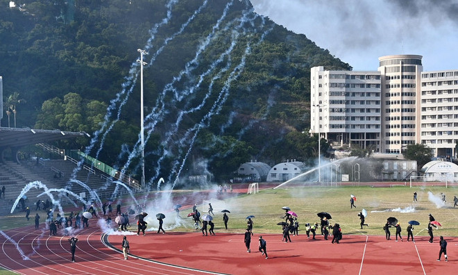 越南驻中国香港总领事馆为在港越南留学生回国提供支持 ảnh 1 越南驻中国香港总领事馆为在港越南留学生回国提供支持 ảnh 1