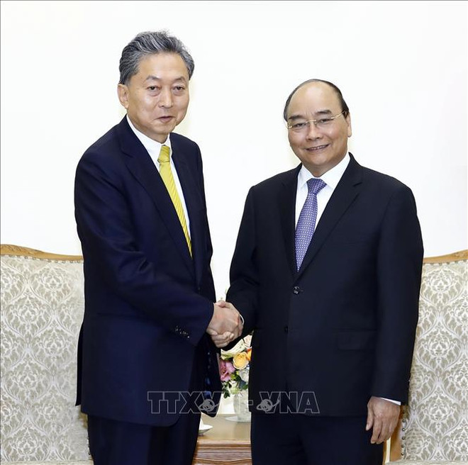 越南政府总理阮春福会见日本东亚研究院院长鸠山由纪夫 ảnh 1 越南政府总理阮春福会见日本东亚研究院院长鸠山由纪夫 ảnh 1
