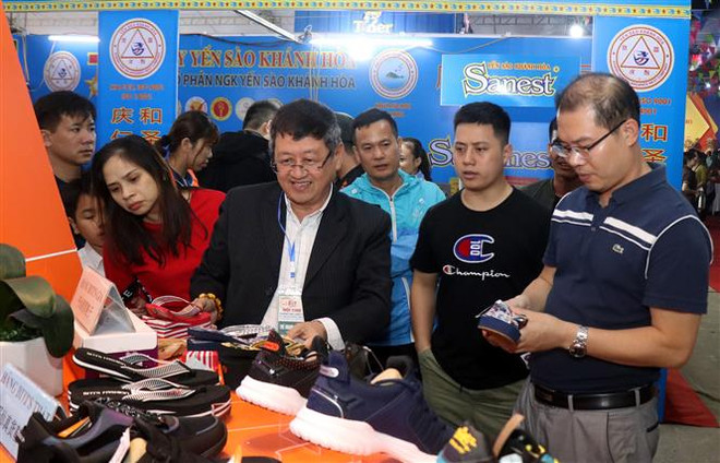 第19届越中(老街)国际贸易交易会拉开序幕 ảnh 2 第19届越中(老街)国际贸易交易会拉开序幕 ảnh 2