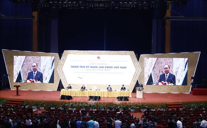 越南政府总理阮春福出席“增强越南劳动技能”国家论坛 ảnh 1