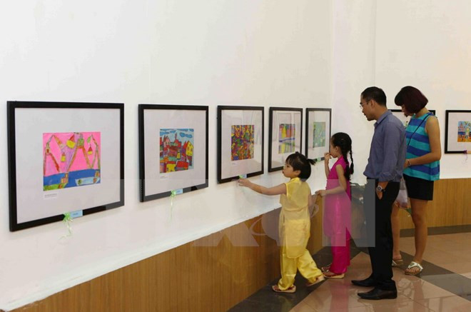 “请让太阳永远照耀下去”儿童画展在河内举行 ảnh 1 “请让太阳永远照耀下去”儿童画展在河内举行 ảnh 1