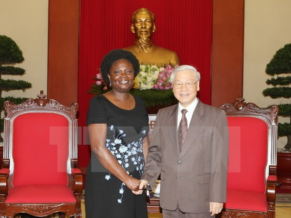 越共中央总书记阮富仲会见世界银行亚太地区副行长维多利亚•克瓦 ảnh 1 越共中央总书记阮富仲会见世界银行亚太地区副行长维多利亚•克瓦 ảnh 1