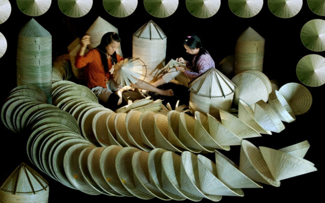 “斗笠编织手艺”对话会在河内举行 ảnh 1 “斗笠编织手艺”对话会在河内举行 ảnh 1