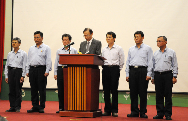 外媒密集报道台塑集团河静钢铁兴业责任有限公司对越南中部大批鱼死亡事件负责 ảnh 1