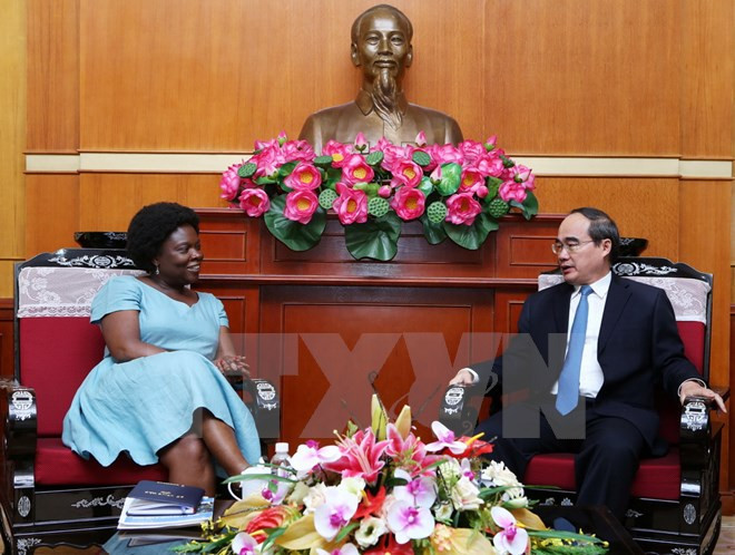 越南祖国阵线中央委员会主席阮善仁会见世行亚太地区副行长维多利亚•克瓦 ảnh 1 越南祖国阵线中央委员会主席阮善仁会见世行亚太地区副行长维多利亚•克瓦 ảnh 1