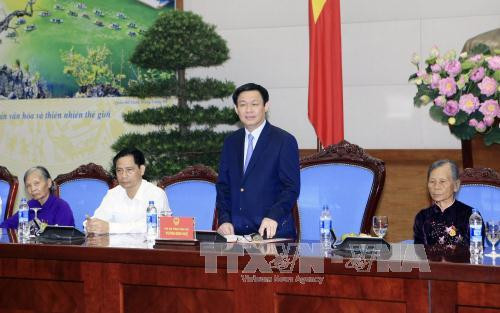 王廷惠副总理会见南定省革命有功者代表团 ảnh 1 王廷惠副总理会见南定省革命有功者代表团 ảnh 1