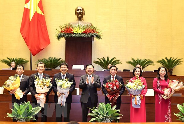 十四届国会十一次会议:选举出5名国会常务委员会委员 ảnh 1 十四届国会十一次会议:选举出5名国会常务委员会委员 ảnh 1