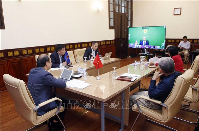 越南外交部副部长阮国勇出席东盟与英国外长三方视频对话会 ảnh 2
