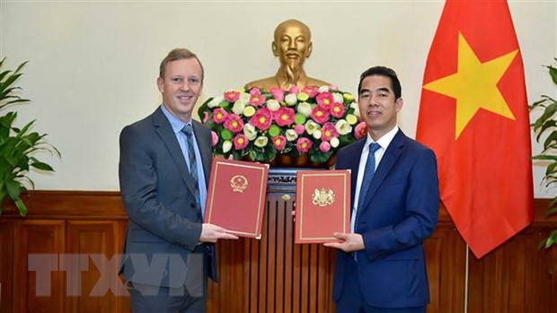 “英国市场:须知和注意事项”一书推介活动在英国举行 ảnh 1 “英国市场:须知和注意事项”一书推介活动在英国举行 ảnh 1