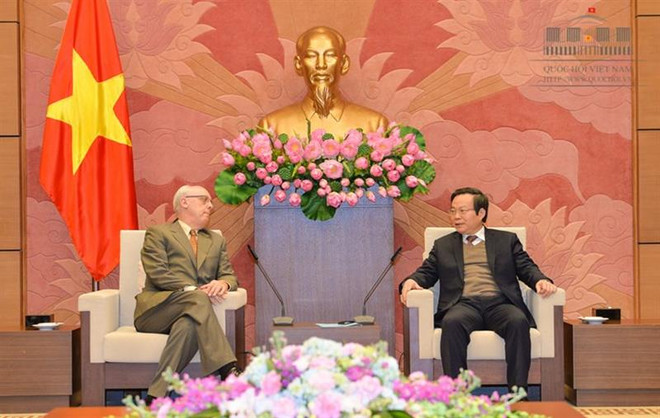 国会副主席冯国显会见美国印第安纳大学公共与环境事务学院院长 ảnh 1 国会副主席冯国显会见美国印第安纳大学公共与环境事务学院院长 ảnh 1