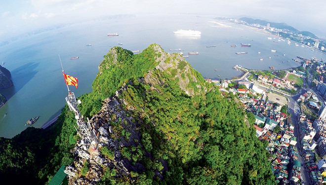 下龙市旅游业:扬帆起航 向大海前行 ảnh 1 下龙市旅游业:扬帆起航 向大海前行 ảnh 1