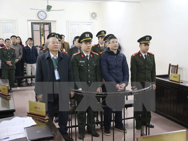 前 Vinashinlines总经理及其同犯今日出庭受审 ảnh 1 前 Vinashinlines总经理及其同犯今日出庭受审 ảnh 1