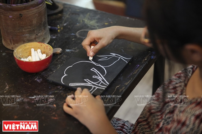 西湖磨漆画培训班——越南磨漆画走向世界的桥梁 ảnh 4 西湖磨漆画培训班——越南磨漆画走向世界的桥梁 ảnh 4