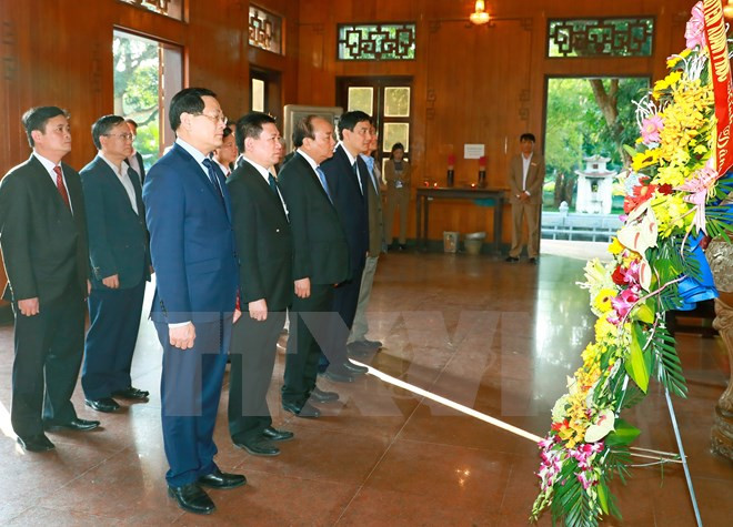 越南政府总理阮春福来到金莲遗迹区 向胡志明主席敬香 ảnh 1 越南政府总理阮春福来到金莲遗迹区 向胡志明主席敬香 ảnh 1