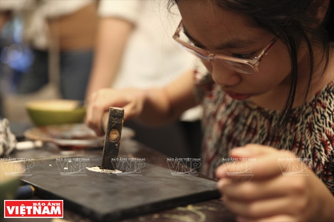 西湖磨漆画培训班——越南磨漆画走向世界的桥梁 ảnh 9 西湖磨漆画培训班——越南磨漆画走向世界的桥梁 ảnh 9